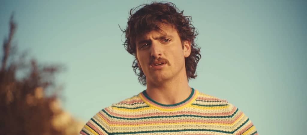 Benson Boone Mr Electric Blue video top