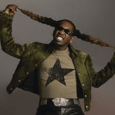 Offset Goes On A One-Man Double Date In His Vixen-Filled ‘Professional’ Video